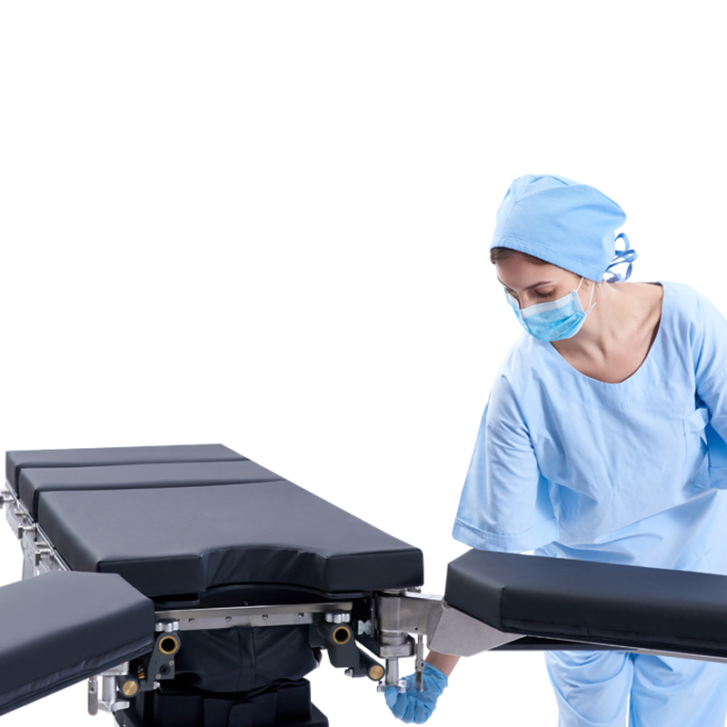 A 180 degree abduction of C800 leg sections for urology surgery Image description