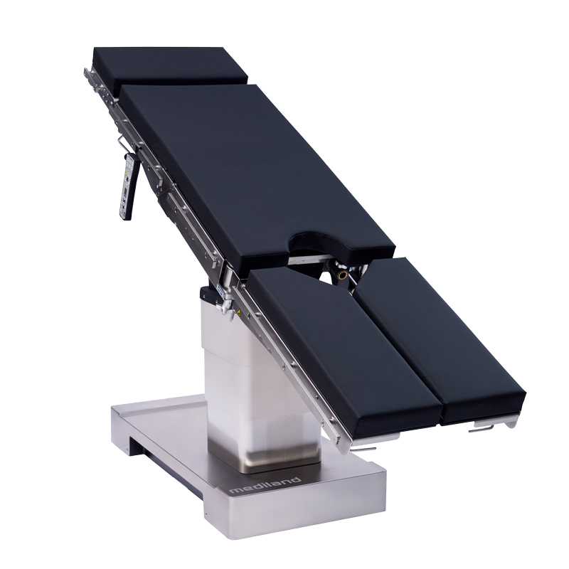Precise C800 surgical table control for minimally invasive surgery (MIS) Image description